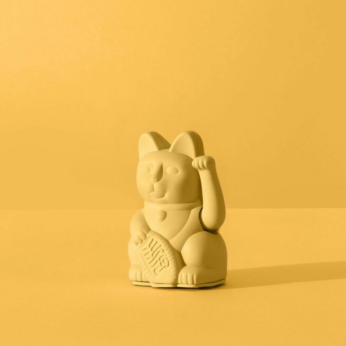 Декоративная фигурка-статуэтка Lucky Cat Mini желтого цвета - лучшие Фигуры и статуэтки в INMYROOM