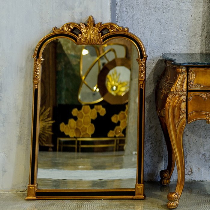 Настенное зеркало Флавия в черно-золотой раме  - купить Настенные зеркала по цене 21000.0