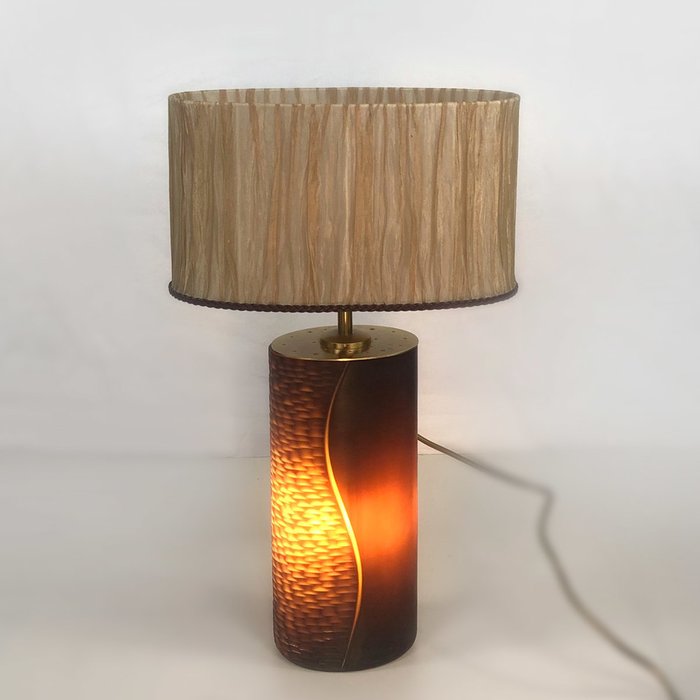 Настольная лампа с абажуром из плиссированной ткани - лучшие Настольные лампы в INMYROOM