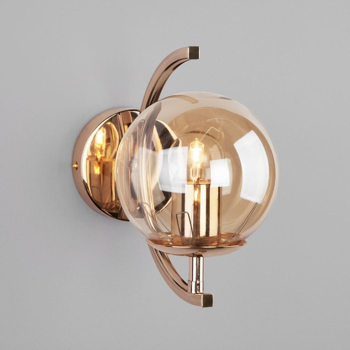 Настенный светильник со стеклянным плафоном 50072/1B золото - лучшие Бра и настенные светильники в INMYROOM