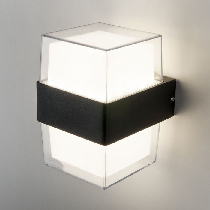 Настенный светодиодный светильник Maul бело-черного цвета