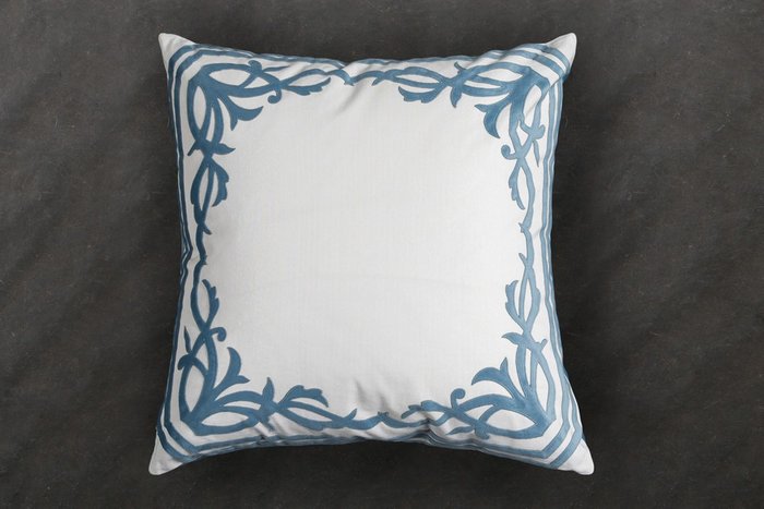 Подушка декоративная квадратной формы - купить Декоративные подушки по цене 9200.0