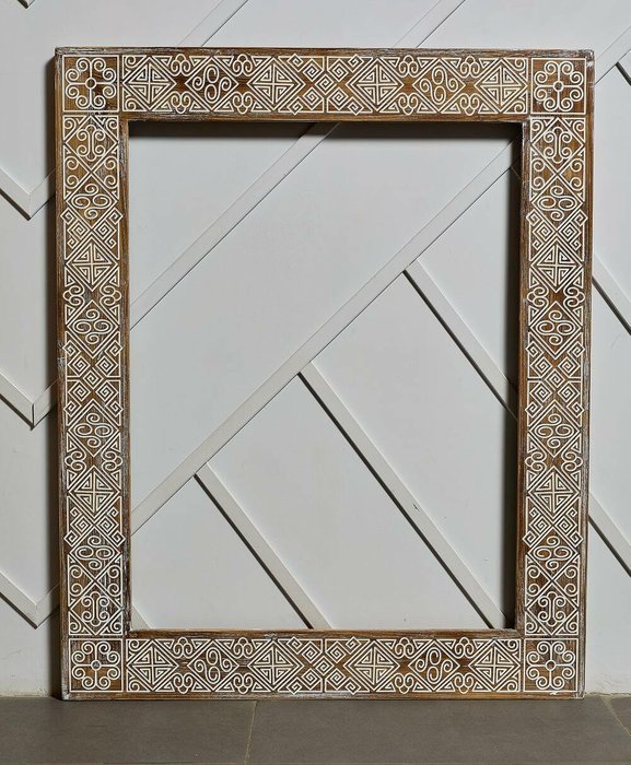 Зеркало настенное Papua Walnut 90x110 в раме коричневого цвета - лучшие Настенные зеркала в INMYROOM