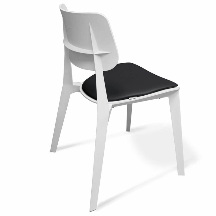Стул Manfred с подушкой черного цвета - лучшие Обеденные стулья в INMYROOM