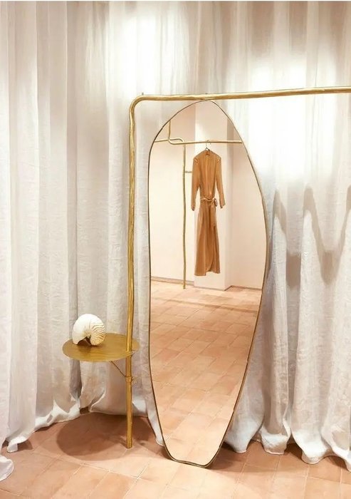 Настенное зеркало Organic XL в раме золотого цвета - купить Настенные зеркала по цене 39500.0