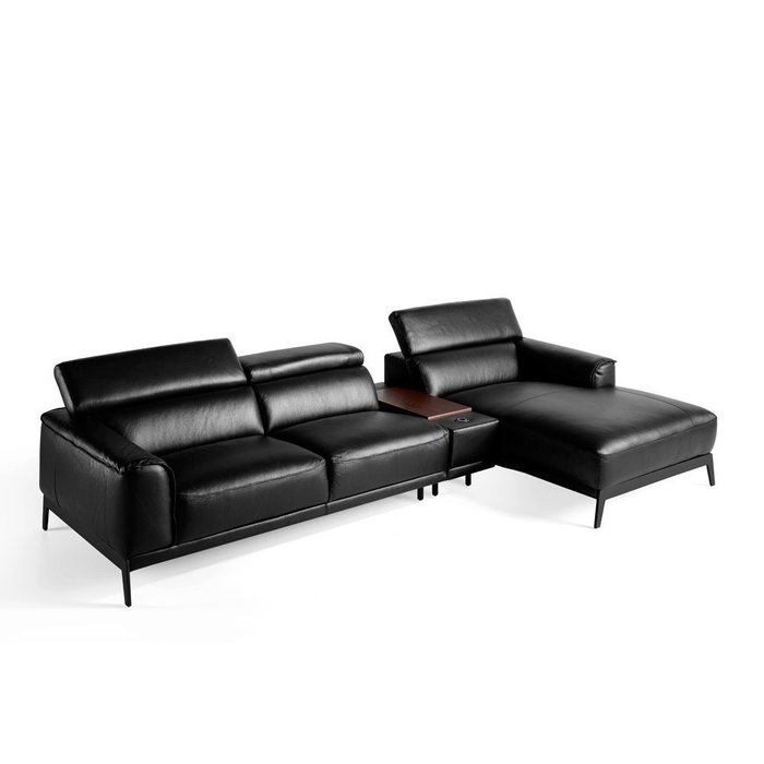 Угловой диван черного цвета
