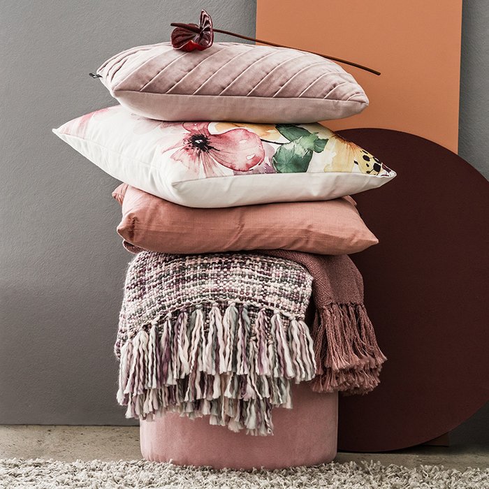 Декоративная подушка Esmeralda с цветочным принтом - купить Декоративные подушки по цене 3130.0
