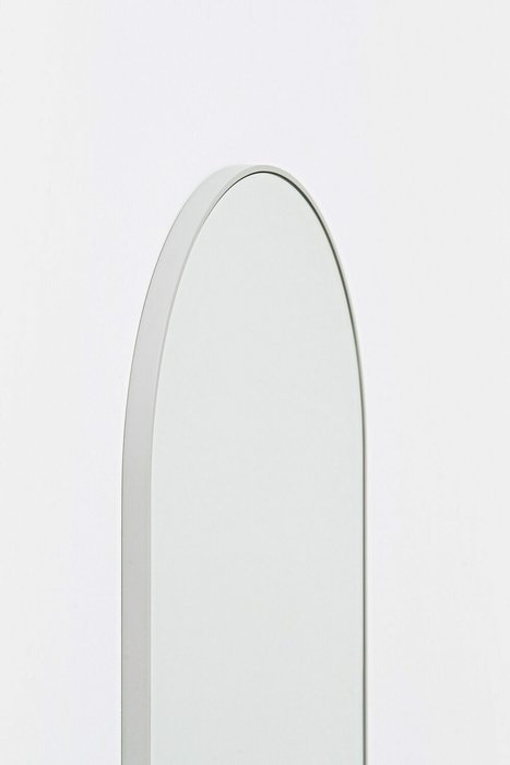 Овальное настенное зеркало Ippo 45х145 в раме белого цвета - лучшие Настенные зеркала в INMYROOM