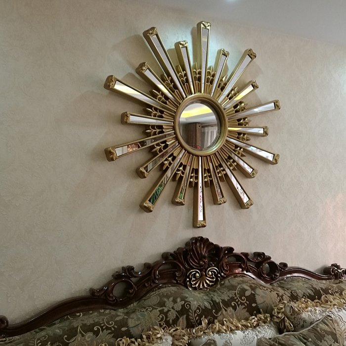 Настенное зеркало Оскар в раме цвета состаренного золота - лучшие Настенные зеркала в INMYROOM