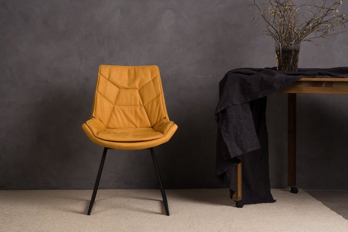 Стул Draco горчичного цвета с черными ножками - лучшие Обеденные стулья в INMYROOM