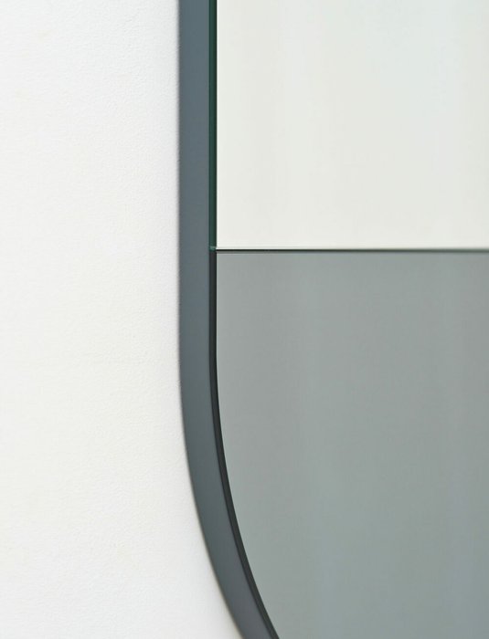 Овальное настенное зеркало Moust с графитовой вставкой - лучшие Настенные зеркала в INMYROOM