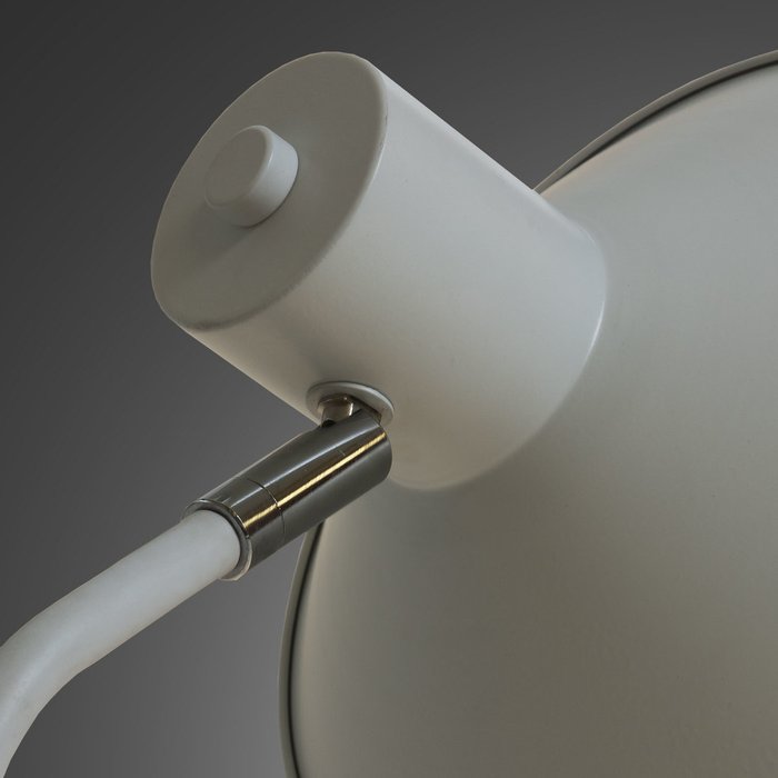 Настольная лампа Neimann из белого металла - купить Настольные лампы по цене 10990.0