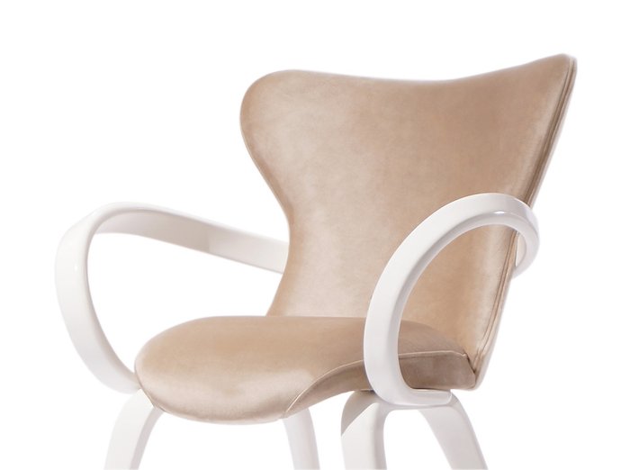 Стул Apriori S с подлокотниками из гнутого дерева - купить Обеденные стулья по цене 28600.0