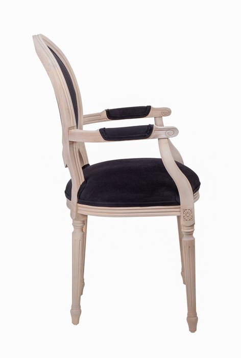 Стул с подлокотниками Delo в обивке из черного велюра - лучшие Обеденные стулья в INMYROOM