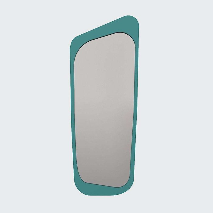 Настенное зеркало в раме синего цвета