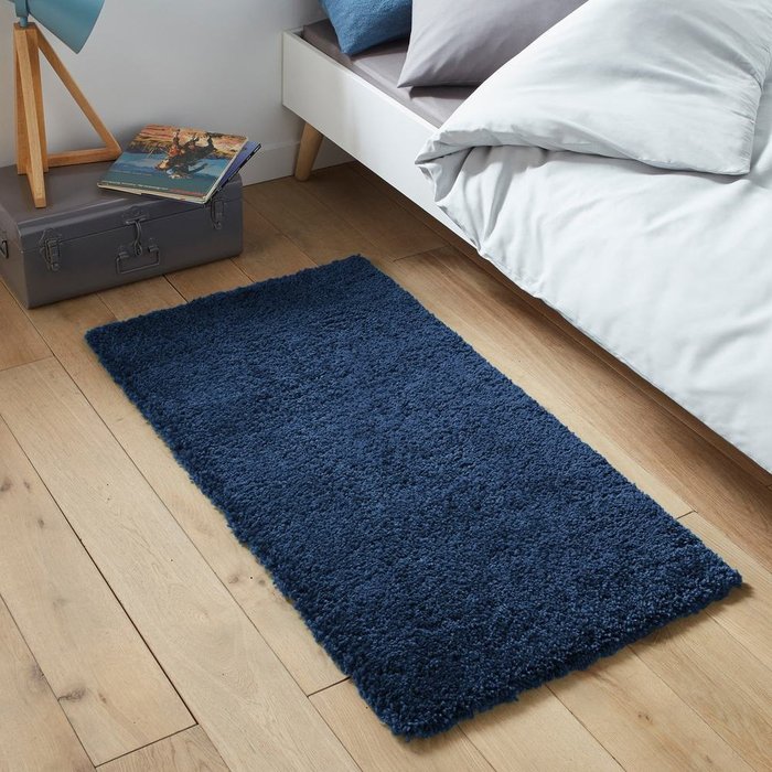 Прикроватный коврик Afaw из искусственной шерсти с длинным ворсом синего цвета 60x110 см - лучшие Ковры в INMYROOM