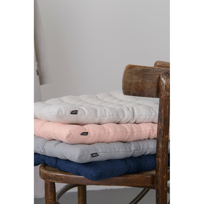 Стеганная подушка на стул из умягченного льна бежевого цвета - купить Декоративные подушки по цене 1650.0