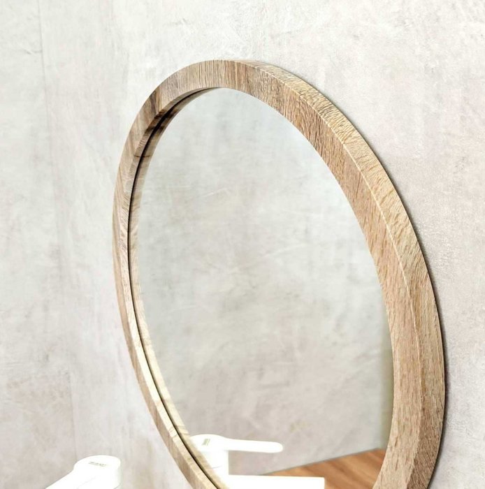 Настенное круглое зеркало в раме Дуб Бомонд бежевого цвета - лучшие Настенные зеркала в INMYROOM