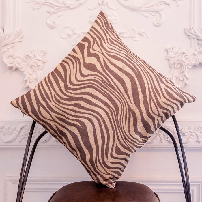 Интерьерная подушка Зебра бежево-коричневого цвета - купить Декоративные подушки по цене 2000.0