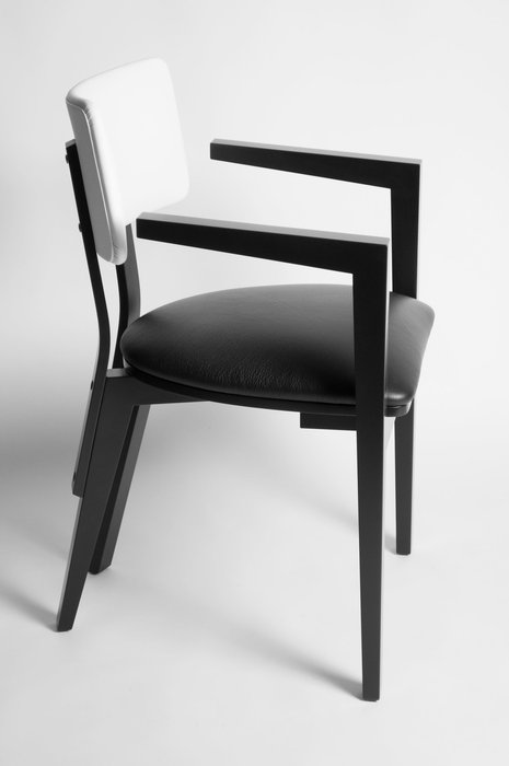 Кресло Eclipse с сидением из экокожи - купить Обеденные стулья по цене 30660.0