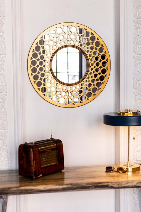Зеркало настенное Round золотого цвета - лучшие Настенные зеркала в INMYROOM
