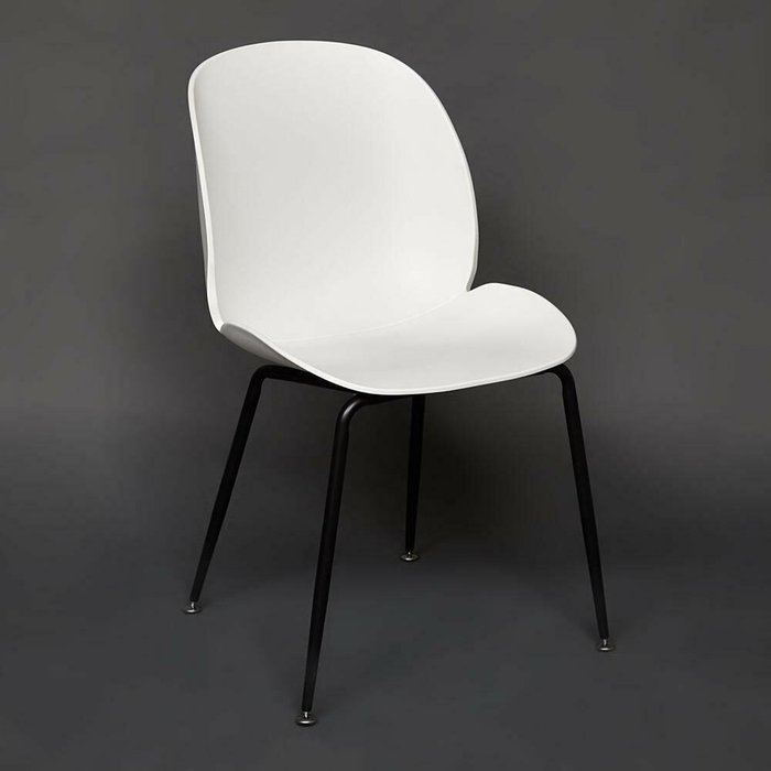Комплект из четырех стульев Beetle белого цвета  - лучшие Обеденные стулья в INMYROOM