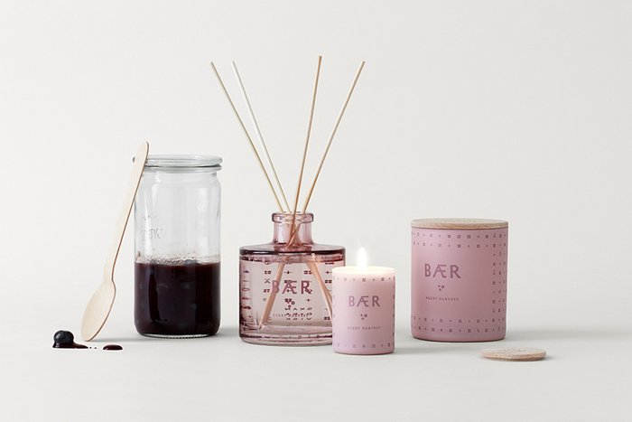 Свеча ароматическая Baer розового цвета с крышкой - лучшие Свечи в INMYROOM