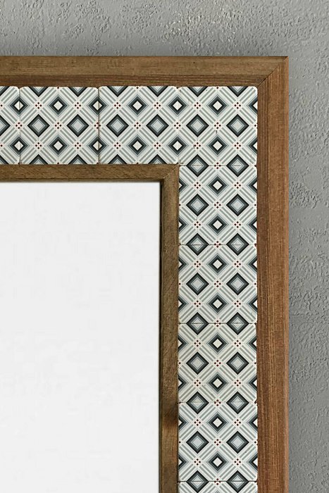 Настенное зеркало 43x63 с каменной мозаикой бело-серого цвета - лучшие Настенные зеркала в INMYROOM