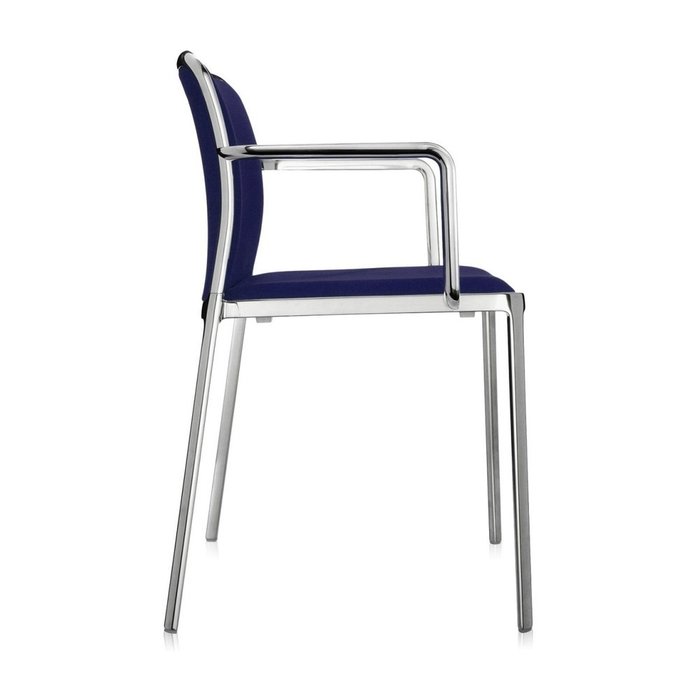 Стул Audrey Soft темно-синего цвета с подлокотниками - лучшие Обеденные стулья в INMYROOM