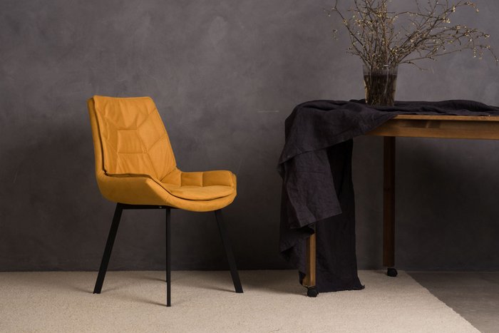 Стул Capella горчичного цвета с черными ножками - купить Обеденные стулья по цене 8990.0