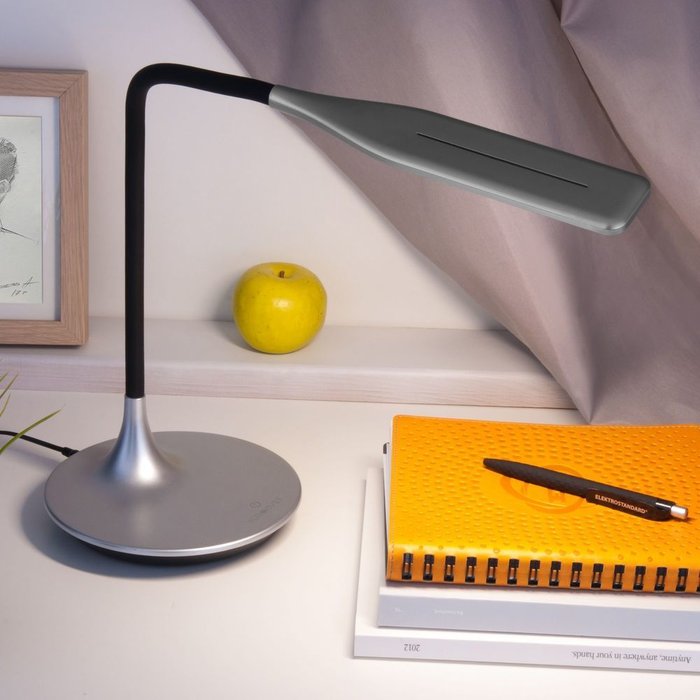 Светодиодная настольная лампа с сенсорным управлением 80422/1 серебристый Urban - купить Рабочие лампы по цене 2560.0