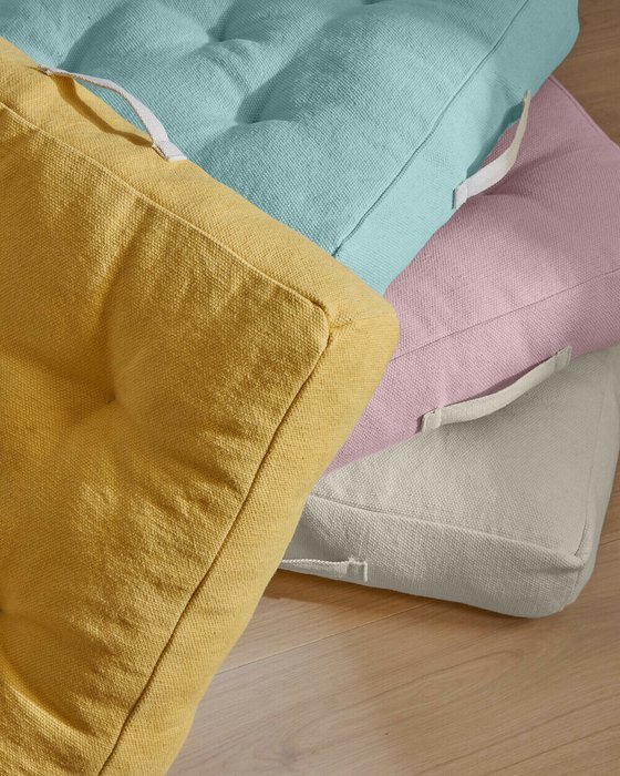 Подушка Sarit 60x60 из хлопка розового цвета  - купить Декоративные подушки по цене 10990.0
