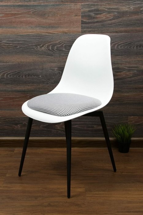 Стул Туссе бело-серого цвета - лучшие Обеденные стулья в INMYROOM