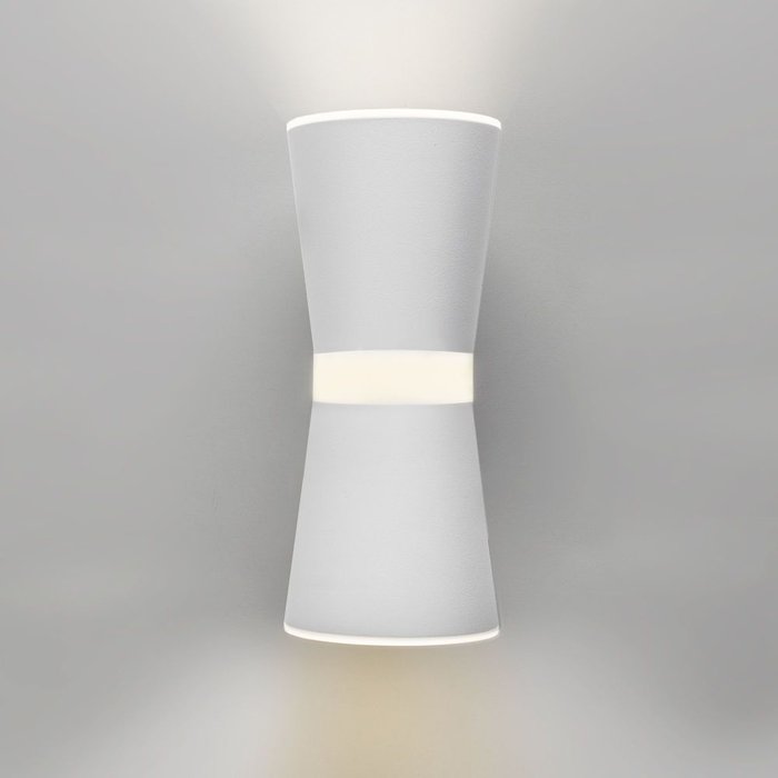 Настенный светодиодный светильник Viare белого цвета - купить Бра и настенные светильники по цене 4470.0