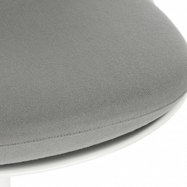 Стул Tulip с мягкой подушкой серого цвета - лучшие Обеденные стулья в INMYROOM