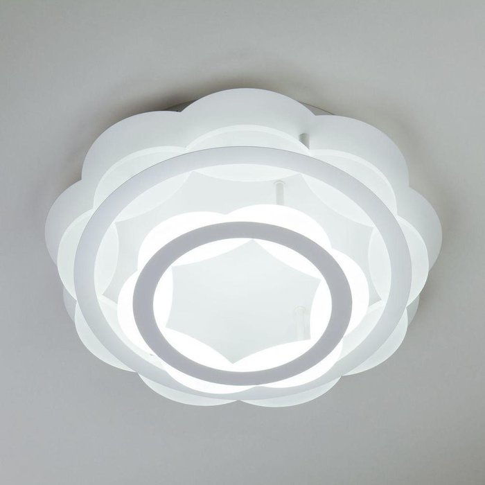 Потолочный светодиодный светильник с пультом ДУ Eurosvet Corona белый