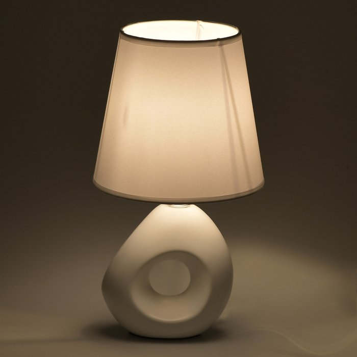 Лампа настольная белого цвета - купить Подвесные светильники по цене 3240.0