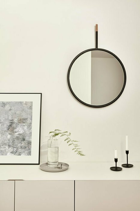 Настенное зеркало Hang Mirror Blanco черного цвета - купить Настенные зеркала по цене 68990.0