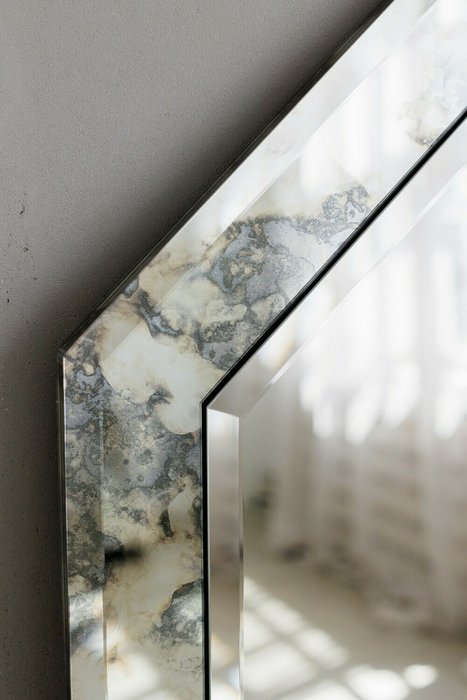 Настенное зеркало Abruzzo серебристого цвета - лучшие Настенные зеркала в INMYROOM