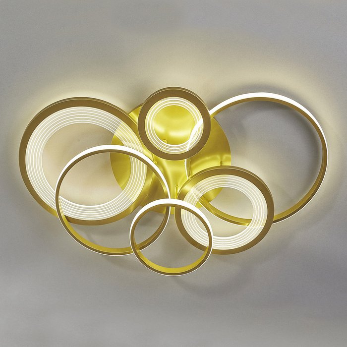 Потолочная светодиодная люстра Saturn золотого цвета - лучшие Потолочные люстры в INMYROOM