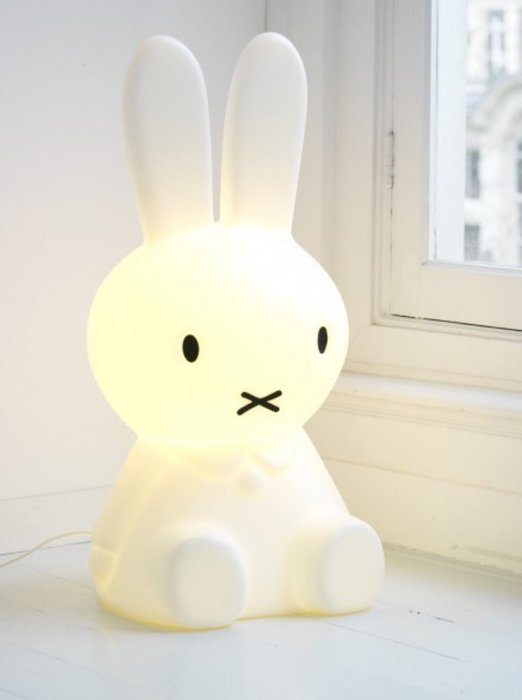 Детская настольная лампа Зайка Miffy белого цвета - лучшие Ночники в INMYROOM