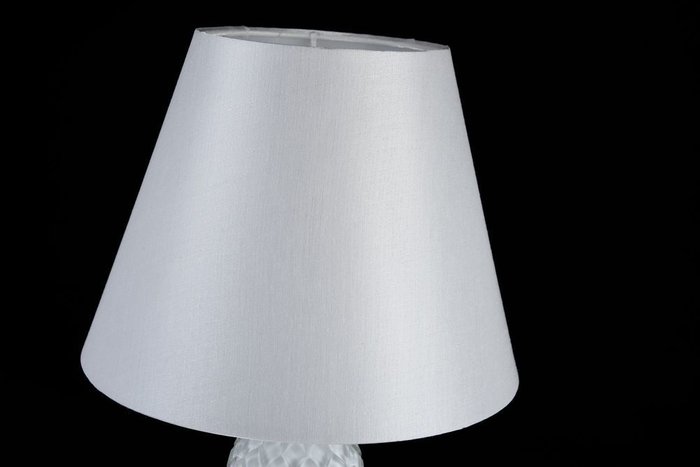 Настольная лампа Contrast с абажуром белого цвета - лучшие Настольные лампы в INMYROOM