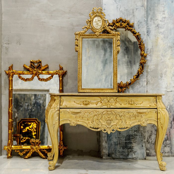 Настенное зеркало Стефания черно-золотого цвета - лучшие Настенные зеркала в INMYROOM