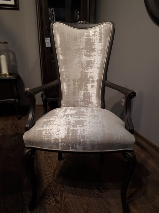 Стул с подлокотниками Valpolicella в обивке из ткани бежевого цвета - купить Обеденные стулья по цене 122900.0