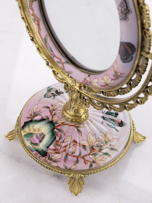 Зеркало настольное золотого цвета - купить Настольные зеркала по цене 13830.0