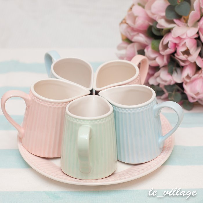 Молочник Alice pale pink из фарфора - лучшие Для чая и кофе в INMYROOM