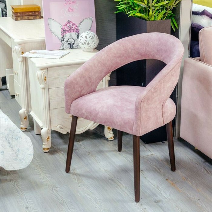 Стул-кресло мягкий Veronica горчичного цвета на бежевых ножках - лучшие Обеденные стулья в INMYROOM
