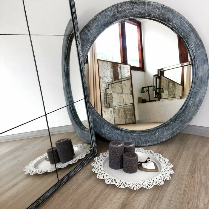 Настенное зеркало Window серого цвета - лучшие Настенные зеркала в INMYROOM
