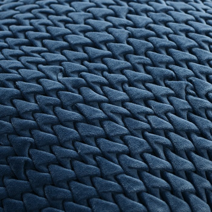 Подушка декоративная стеганая Essential из хлопкового бархата темно-синего цвета   - купить Декоративные подушки по цене 3990.0