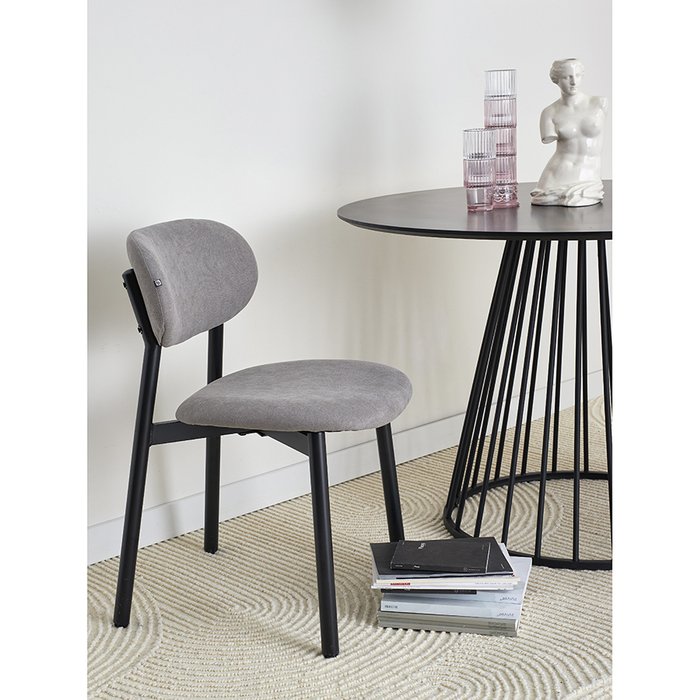 Обеденный стул Round серого цвета - лучшие Обеденные стулья в INMYROOM